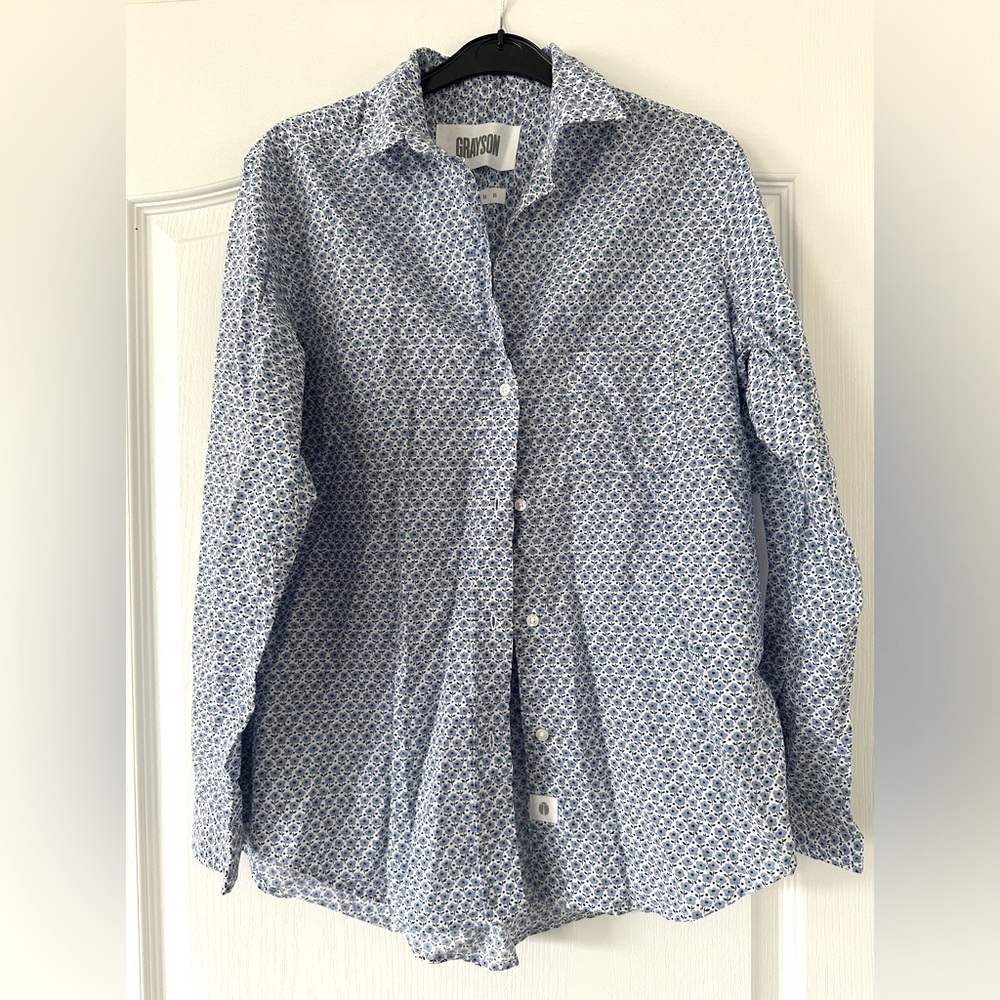 NWT Grayson "The Hero" Taylor Blue Floral Button Down Shirt - Size Small - Size